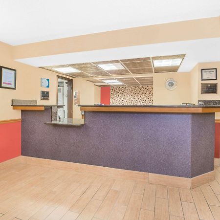Super 8 By Wyndham Marshalltown מראה חיצוני תמונה