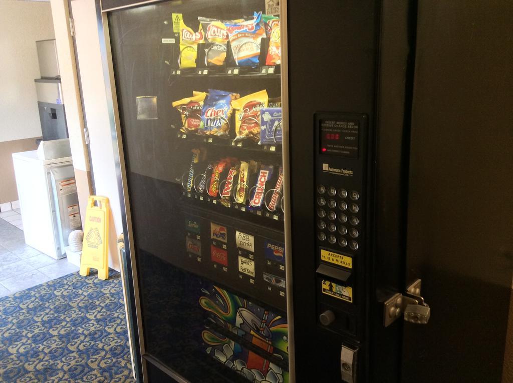 Super 8 By Wyndham Marshalltown מראה חיצוני תמונה
