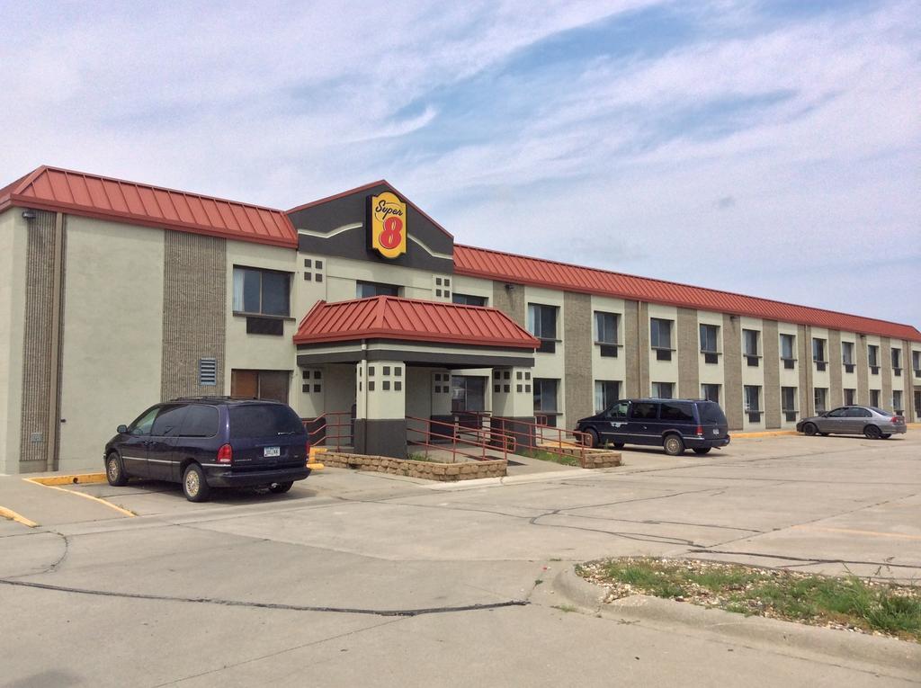 Super 8 By Wyndham Marshalltown מראה חיצוני תמונה