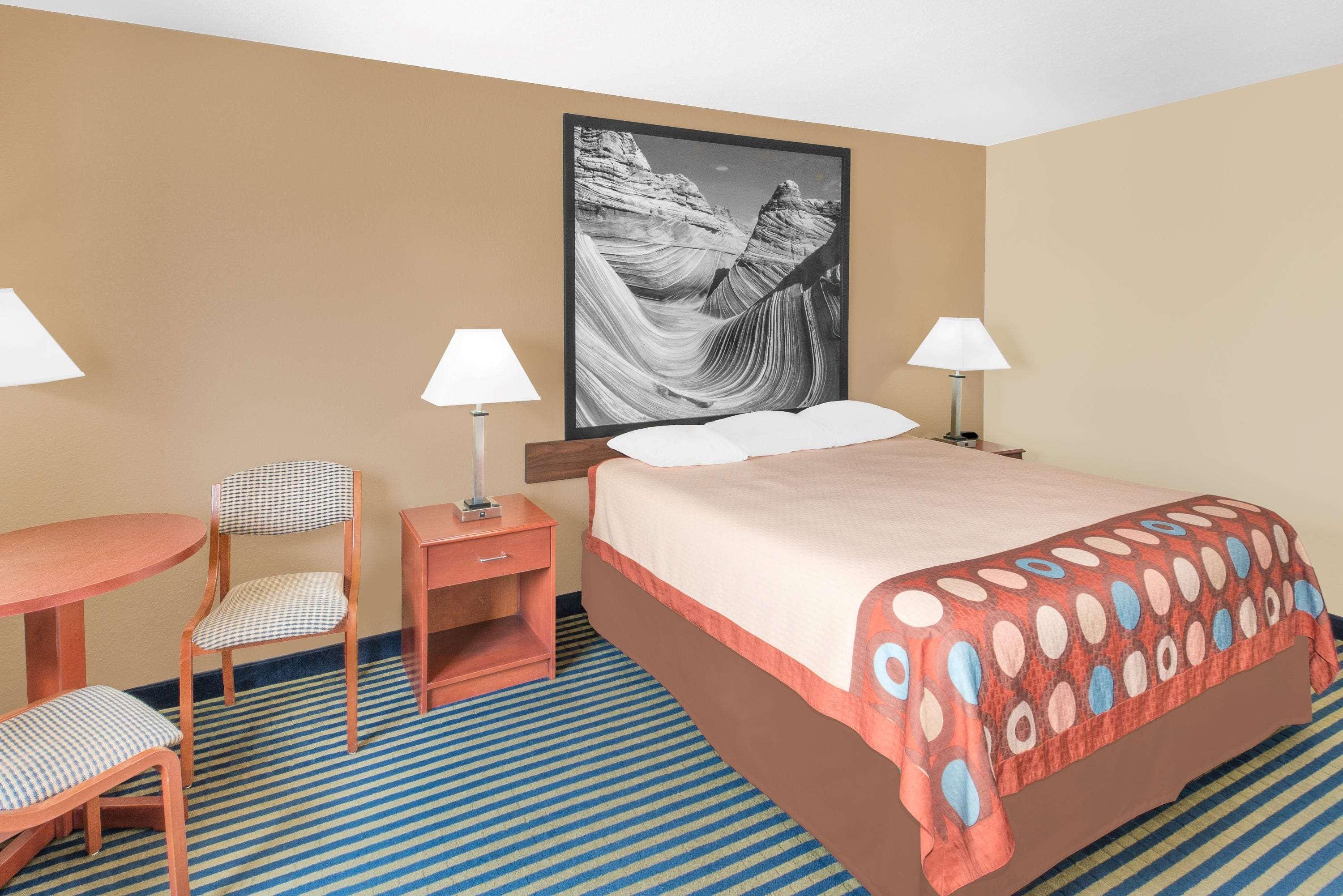Super 8 By Wyndham Marshalltown מראה חיצוני תמונה