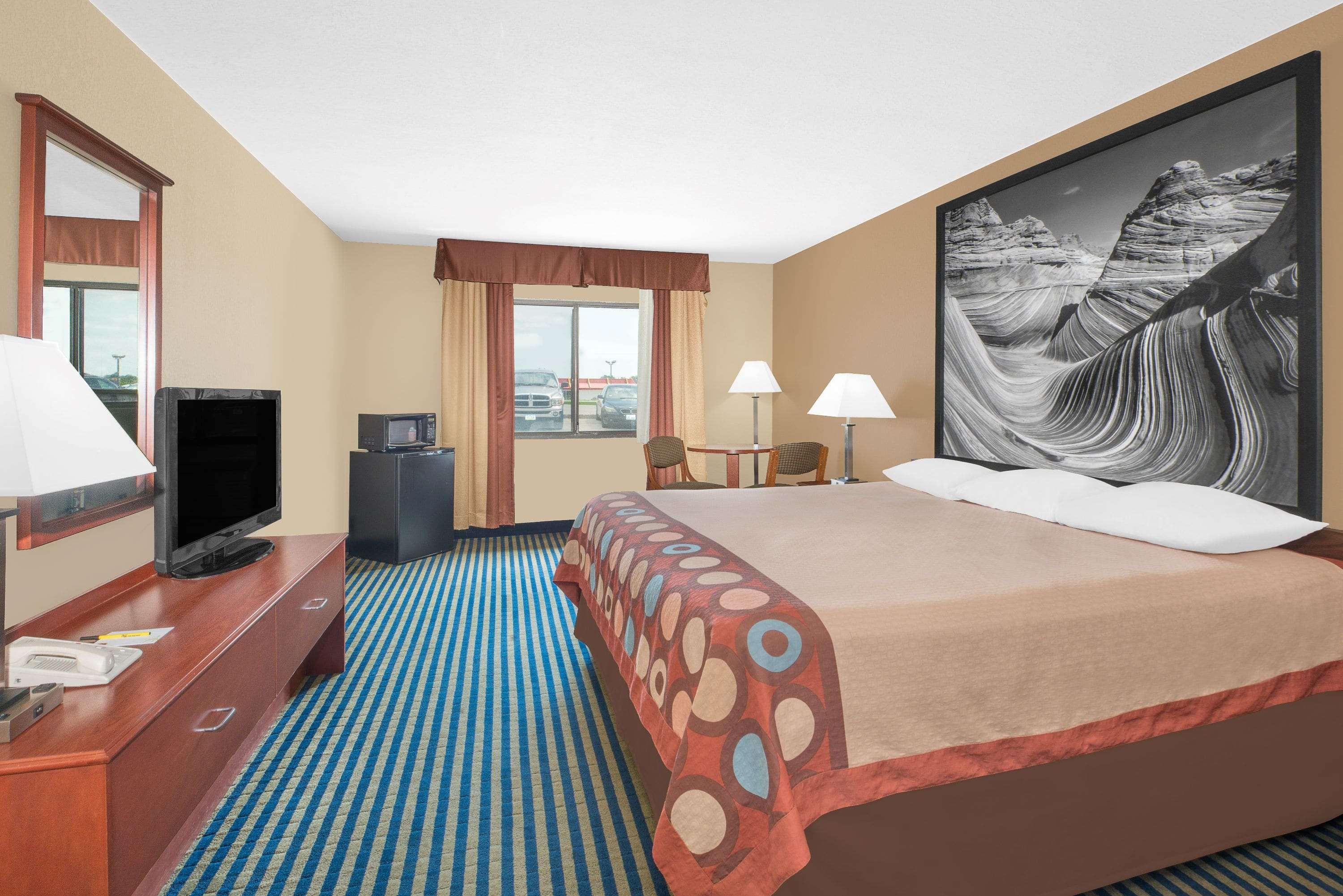 Super 8 By Wyndham Marshalltown מראה חיצוני תמונה