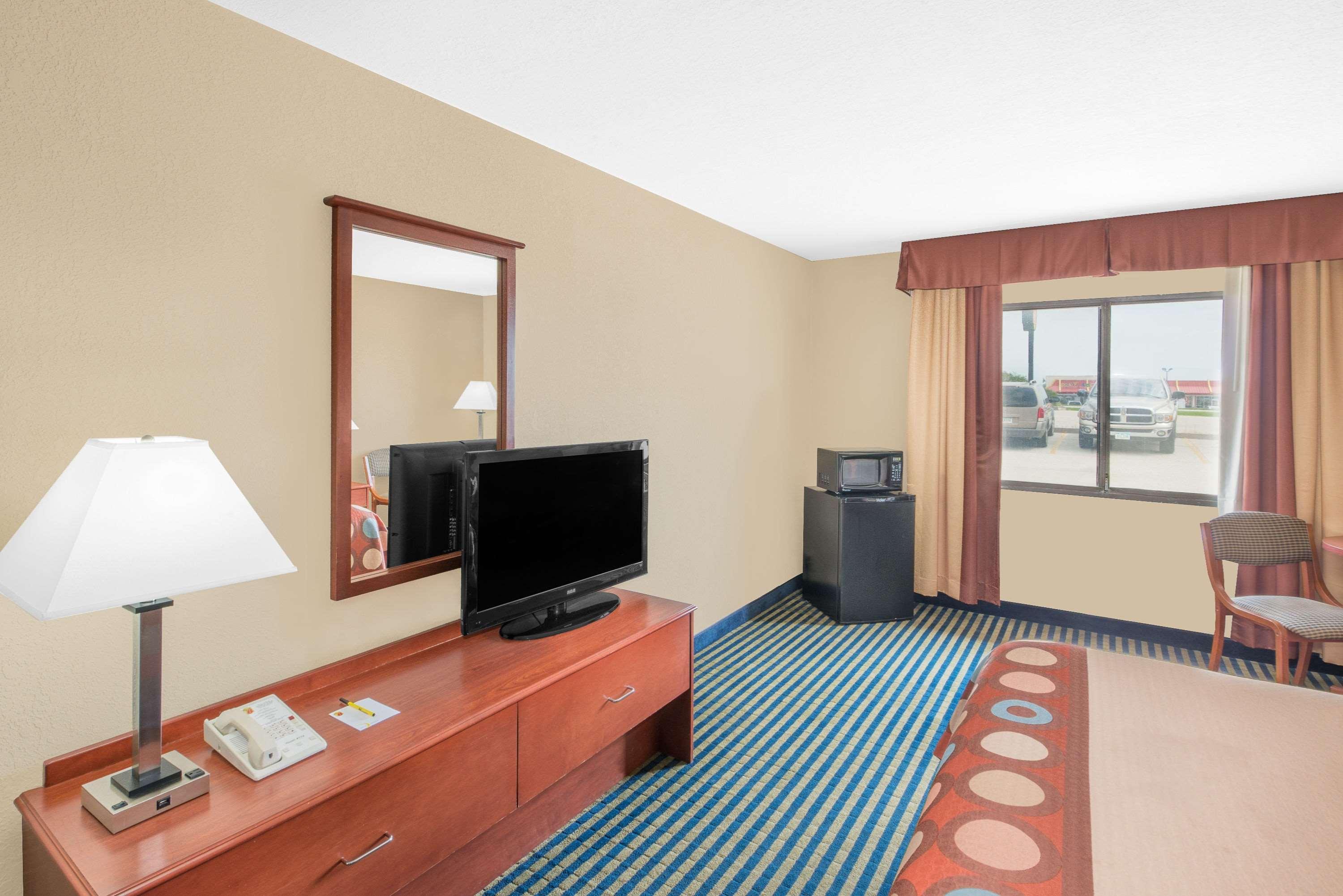 Super 8 By Wyndham Marshalltown מראה חיצוני תמונה