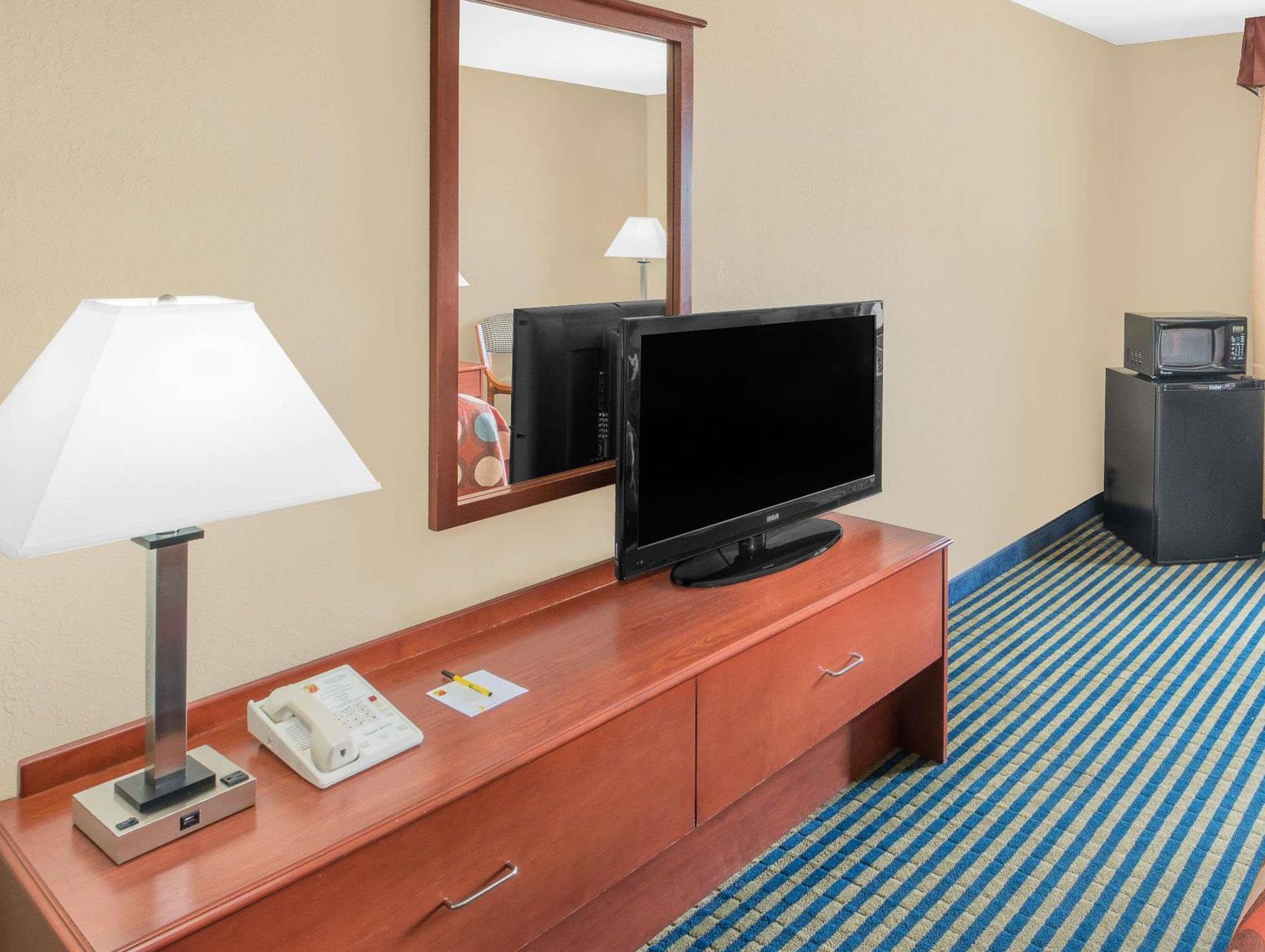 Super 8 By Wyndham Marshalltown מראה חיצוני תמונה