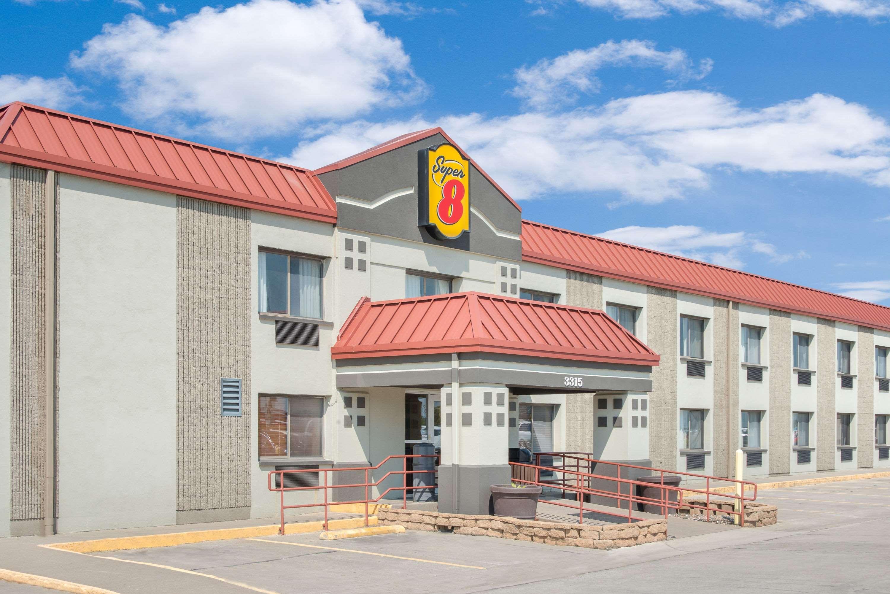 Super 8 By Wyndham Marshalltown מראה חיצוני תמונה
