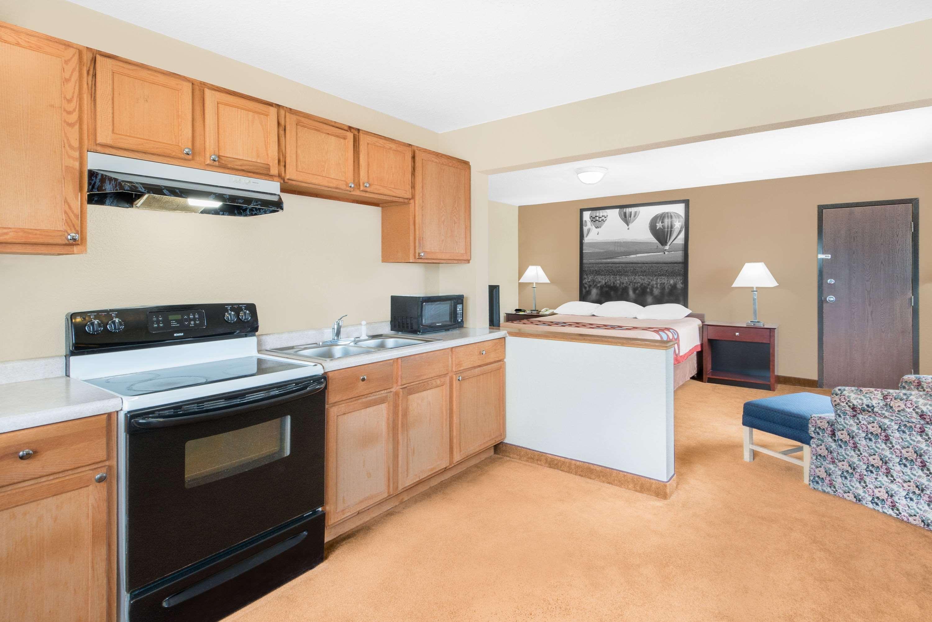 Super 8 By Wyndham Marshalltown מראה חיצוני תמונה