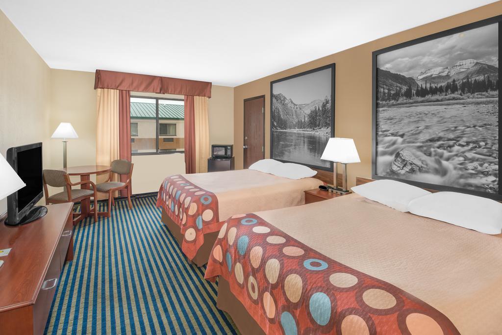 Super 8 By Wyndham Marshalltown מראה חיצוני תמונה